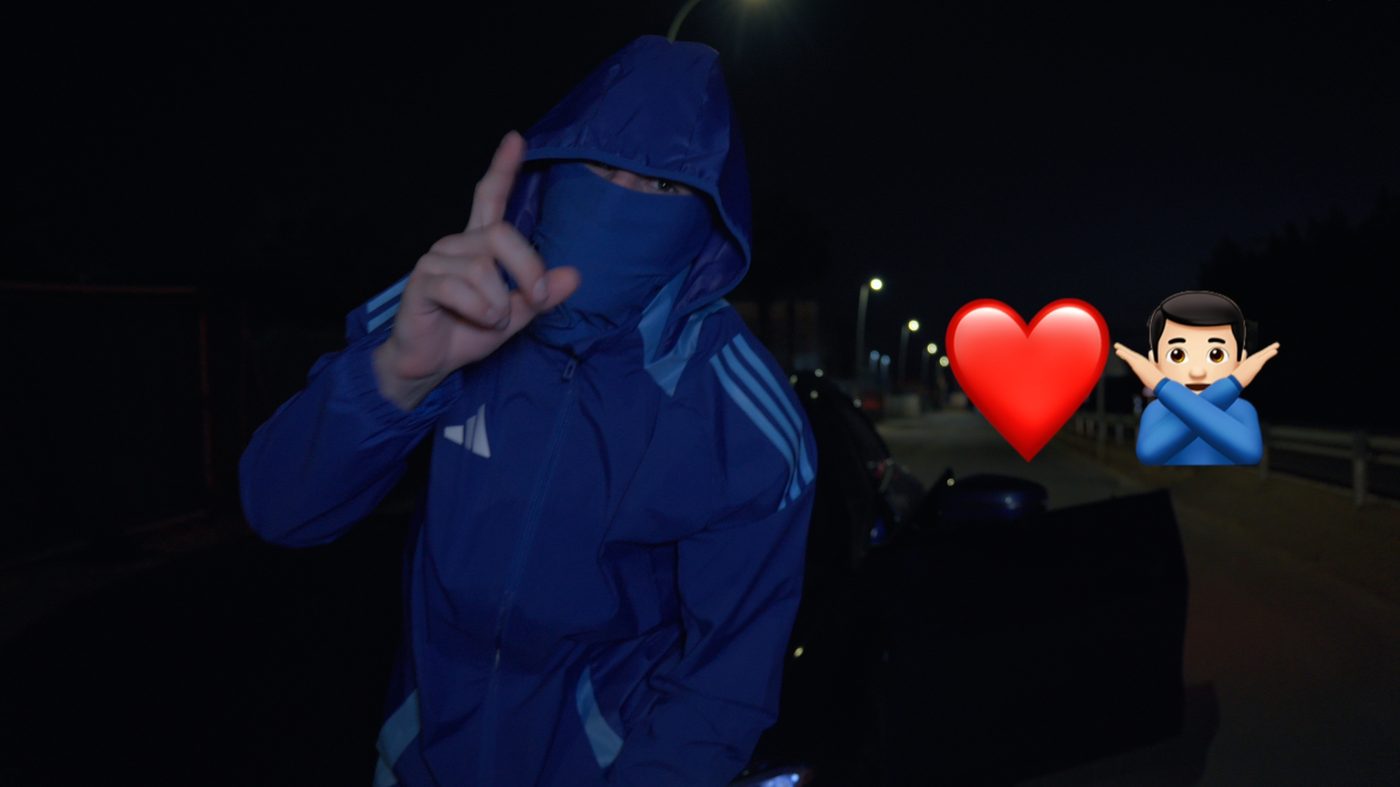 Fotograma del videoclip Combi Adidas